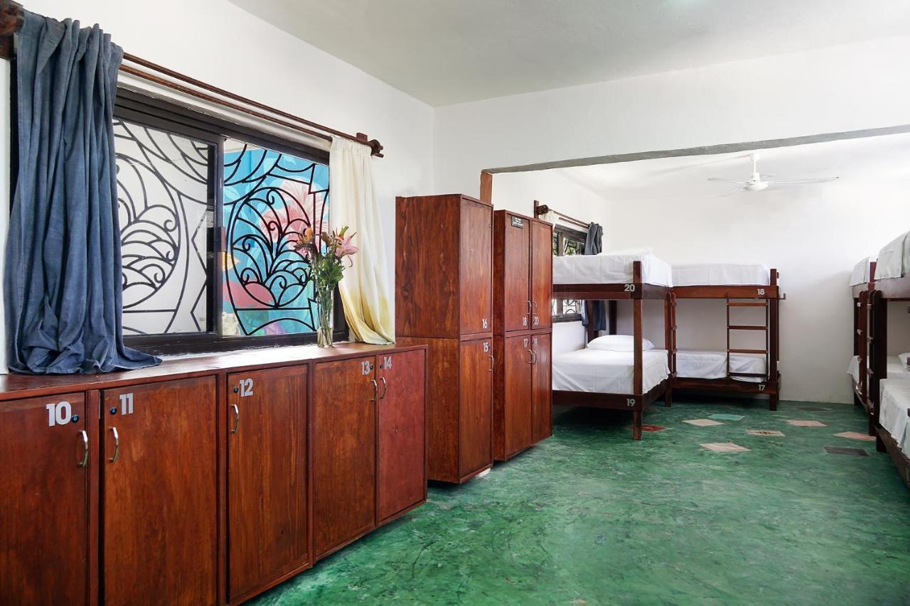 Red Panda Hostal Playa del Carmen Exterior photo