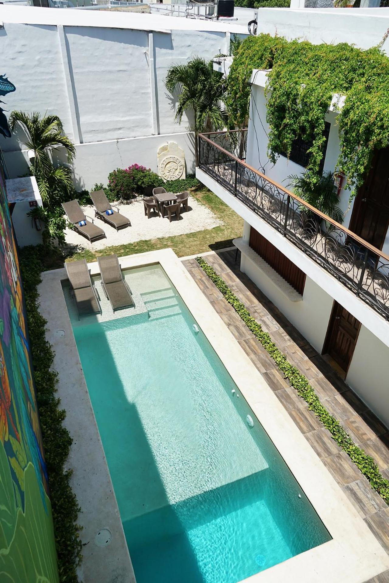 Red Panda Hostal Playa del Carmen Exterior photo