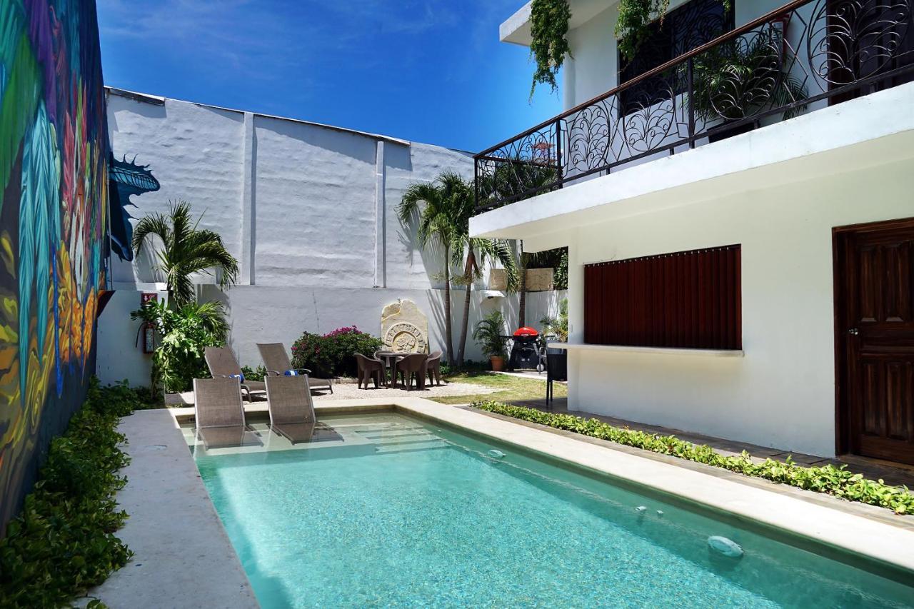 Red Panda Hostal Playa del Carmen Exterior photo