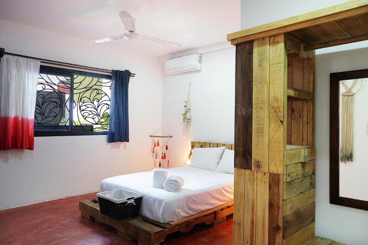 Red Panda Hostal Playa del Carmen Exterior photo